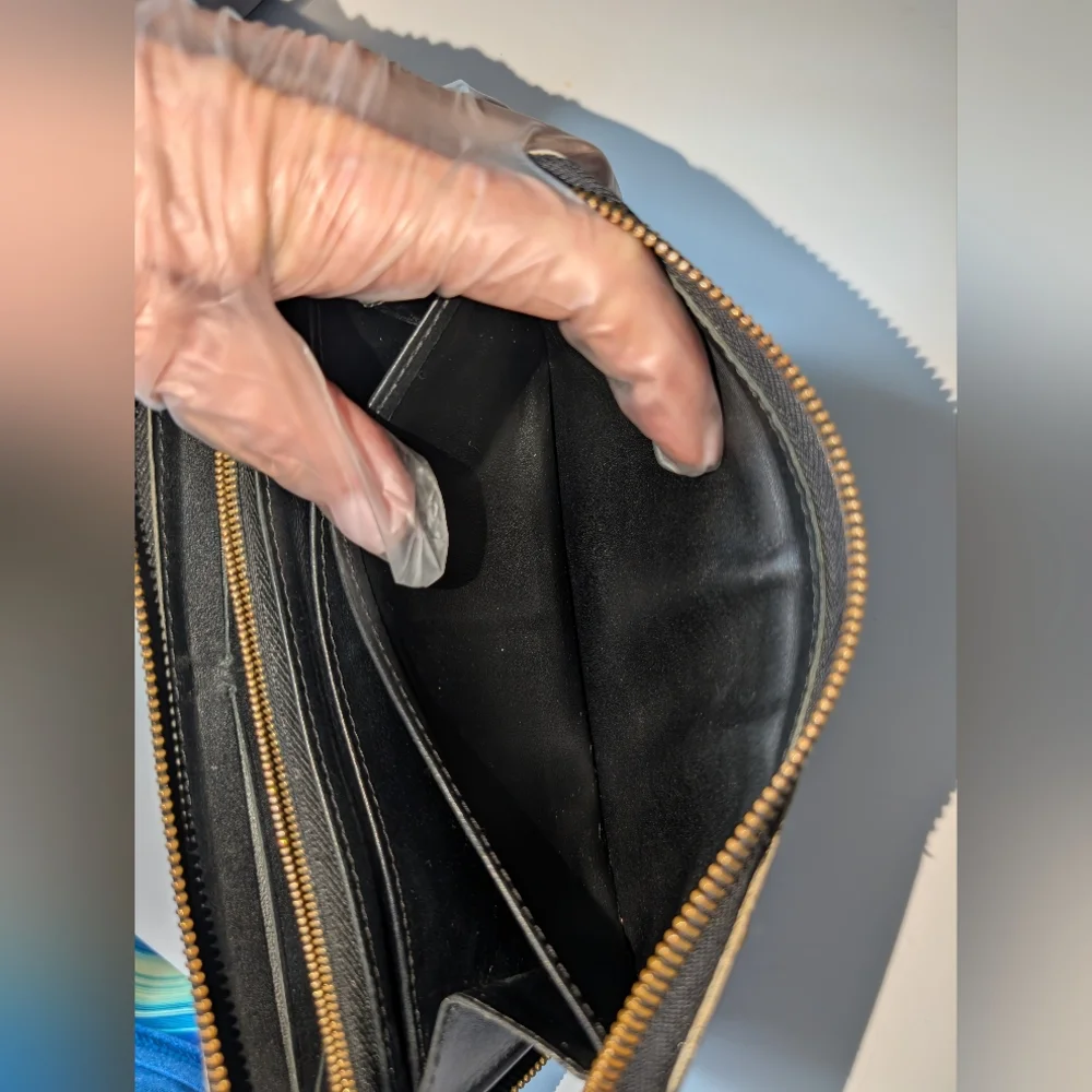 Louis Vuitton Black Suhali Leather Zippy Wallet